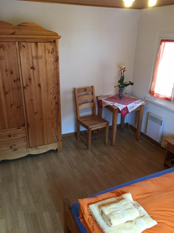 Bed&Breakfast Le Central Grône Chambre photo