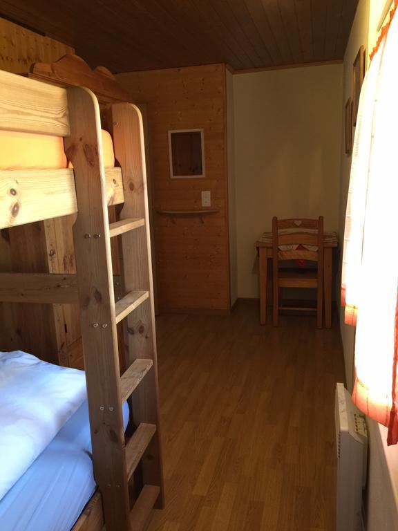 Bed&Breakfast Le Central Grône Chambre photo